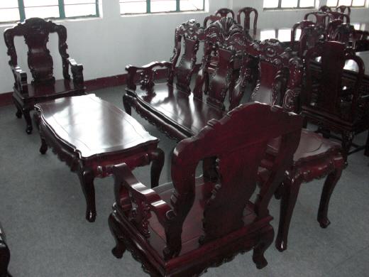上海徐绮红木家具有限公司是一家专门从事红木家具设计,生产,销售